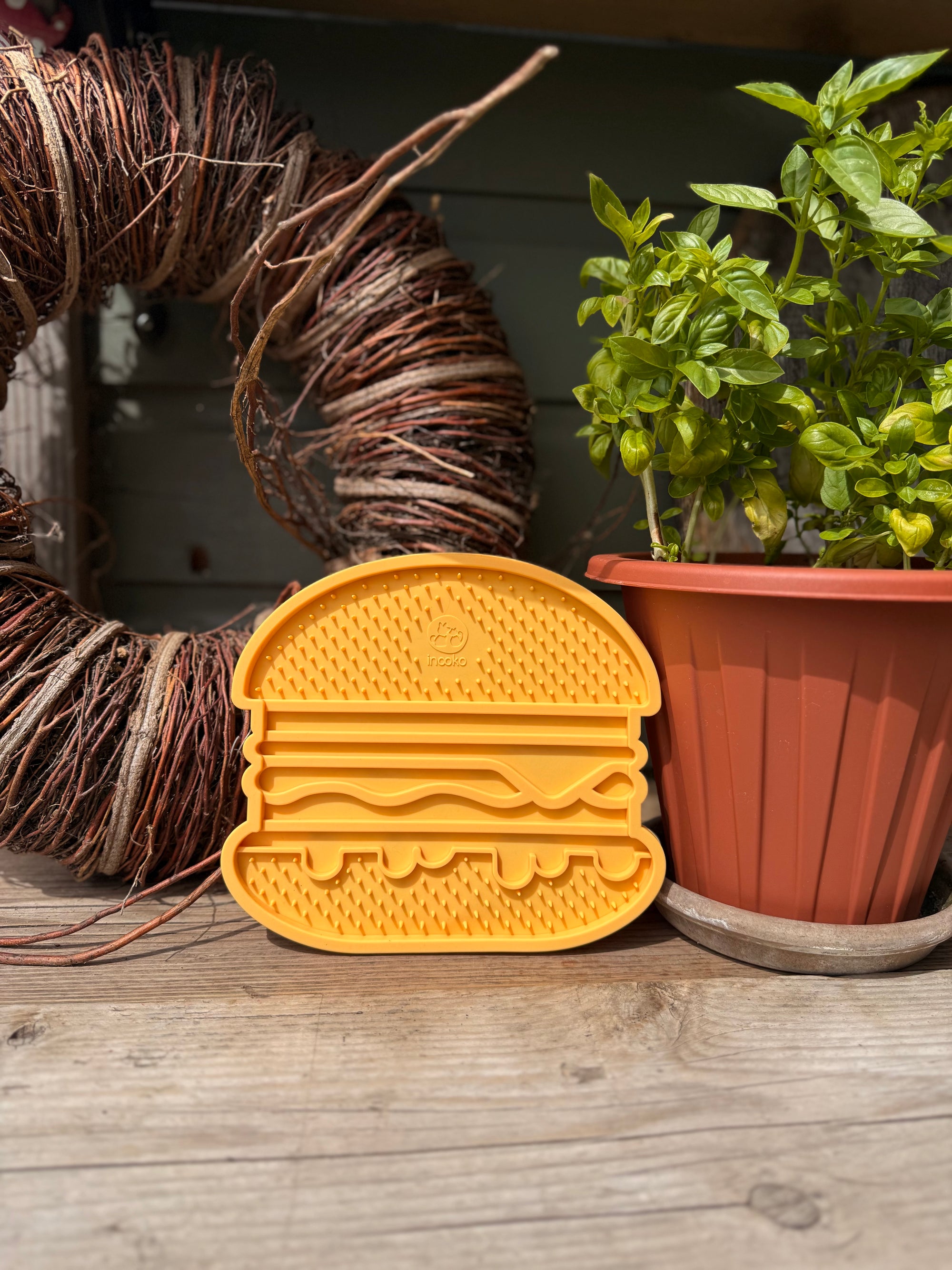 Yoomy Burger Lick Mat - Bodhi & The Birchtree