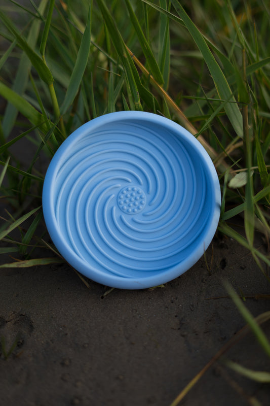 Swirly Enrichment Bowl In Baby Blue - Bodhi & The Birchtree