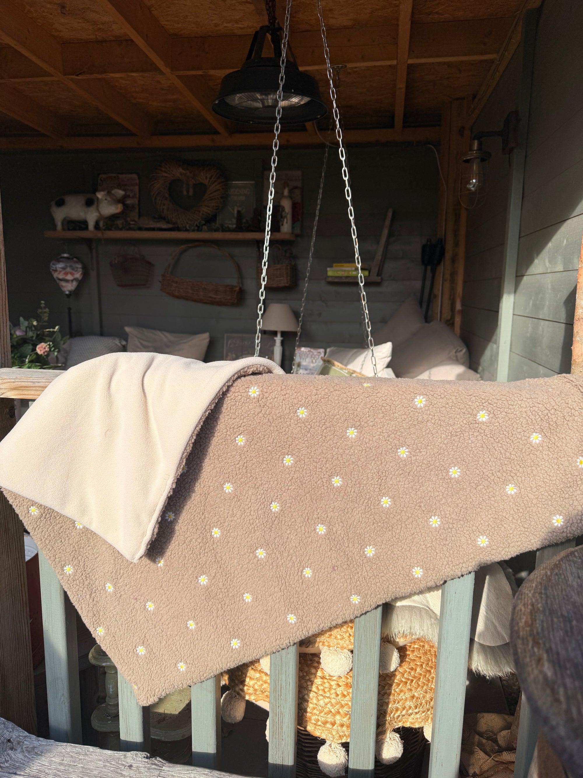 Taupe Daisies Teddy &amp; Polar Fleece Blanket