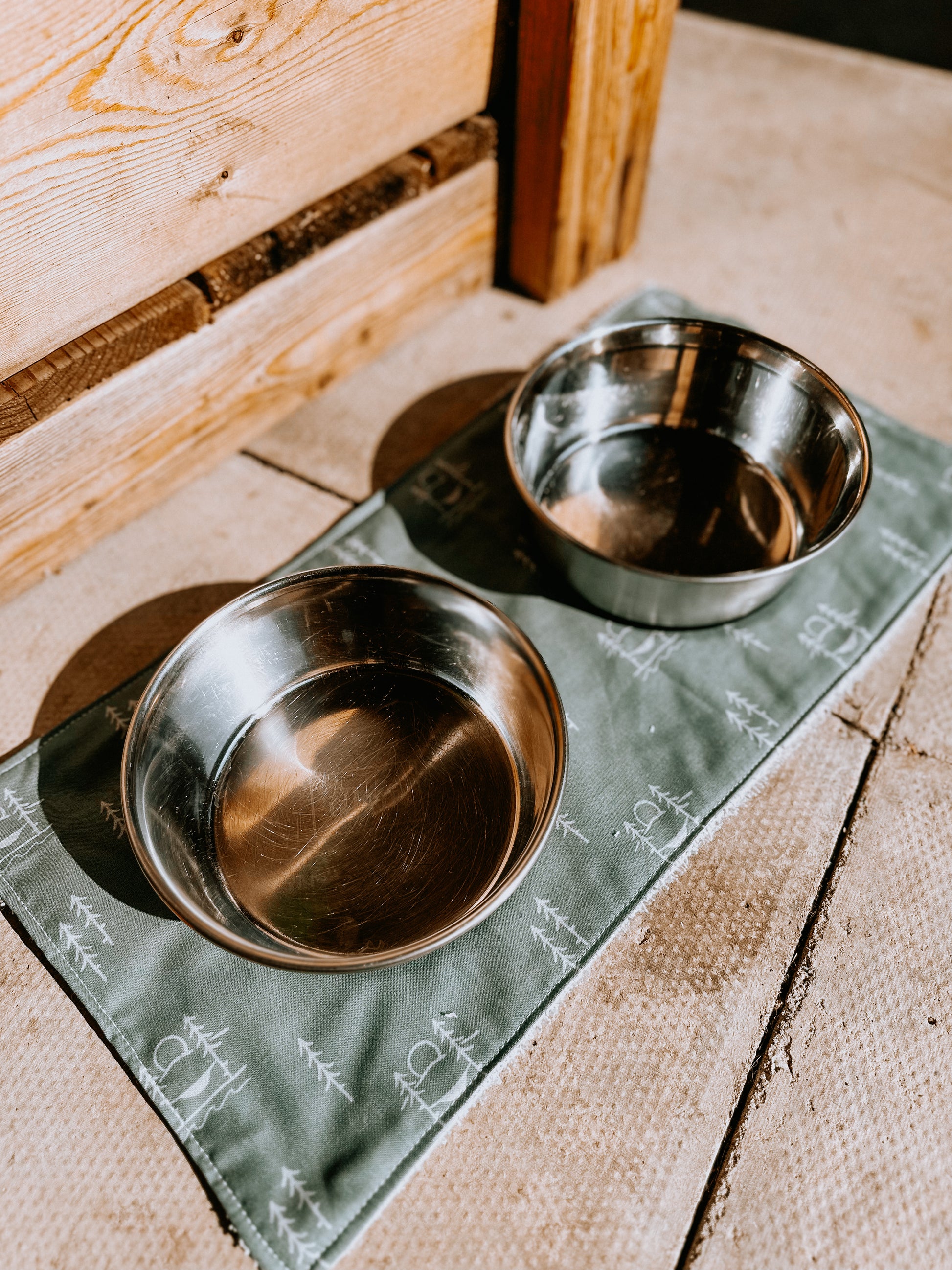 Bodhi & The Birchtree Double Bowl Mat In Camping - Bodhi & The Birchtree