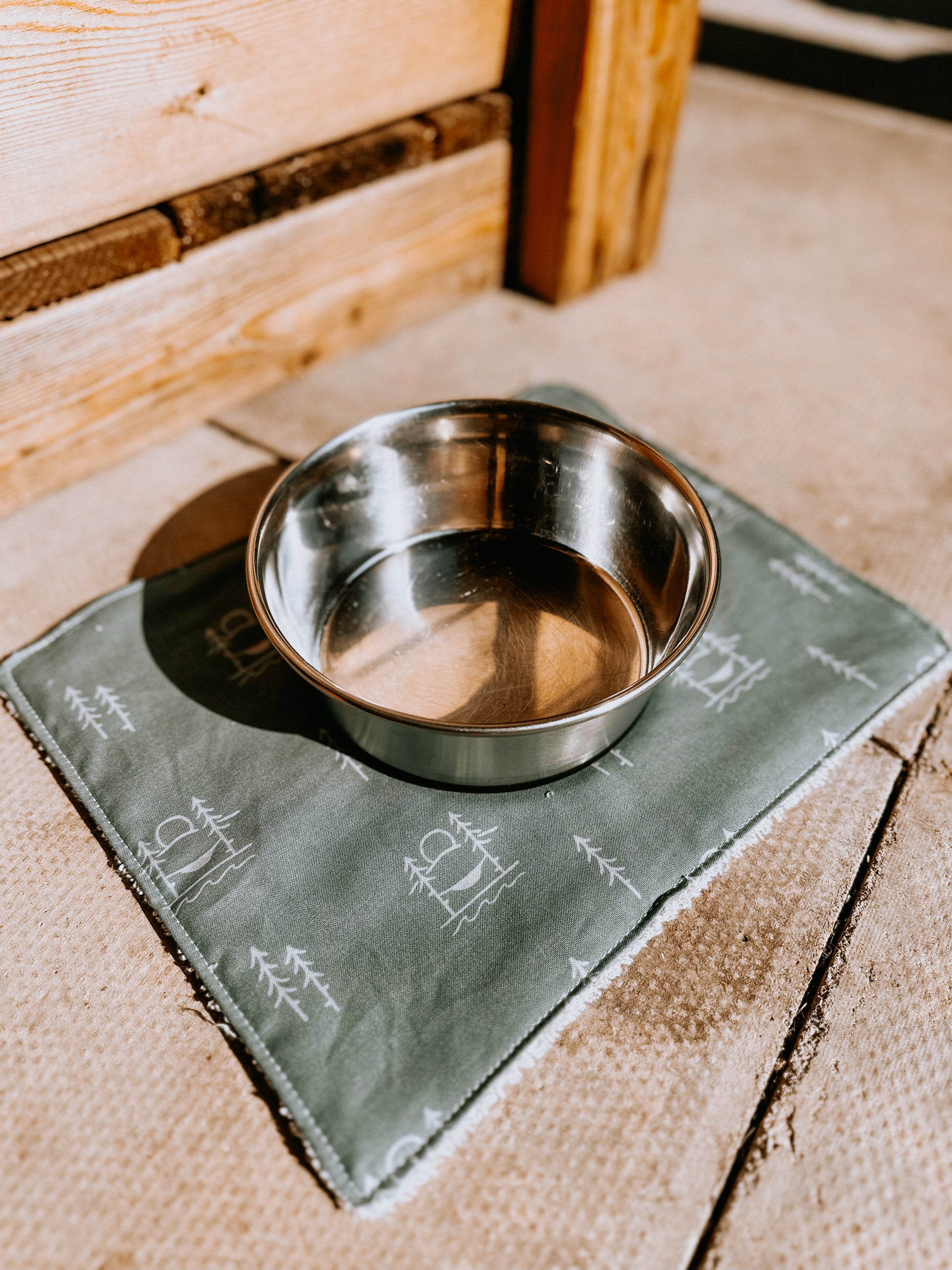 Bodhi & The Birchtree Single Bowl Mat In Camping - Bodhi & The Birchtree